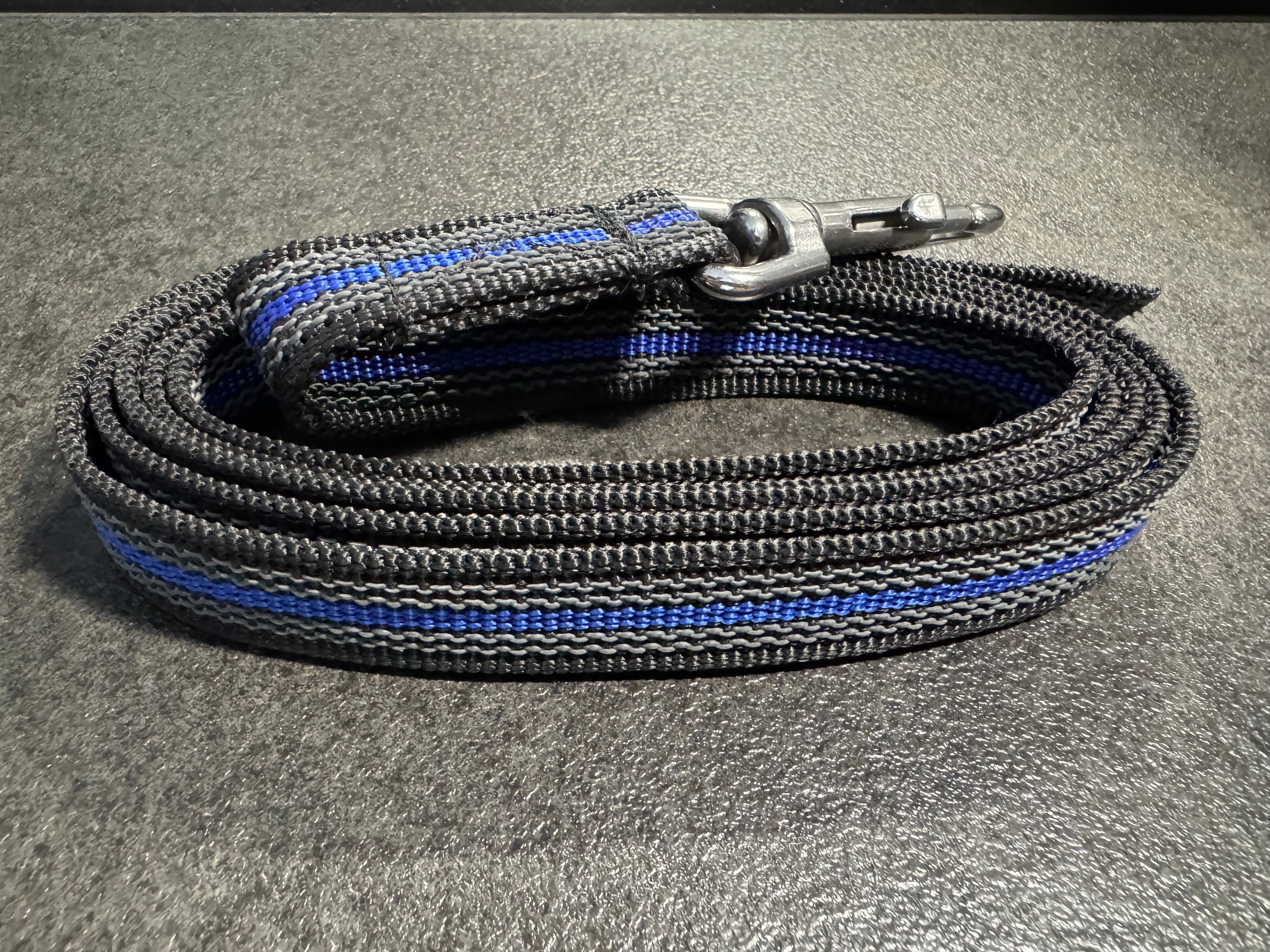 Gummierte Leine -Blue Line-