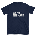 -Ein fast Bite hard - Kurzarm-Unisex-T-Shirt