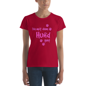 -DIE MIT DEM HUND GEHT- Frauen Kurzarm T-Shirt