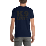 -K9 "Wunschname"- PERSONALISIERBAR! Kurzärmeliges Unisex-T-Shirt
